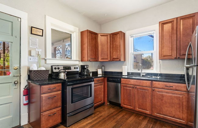 Historical Bungalow Near Csu & Old Town! - Foto 14