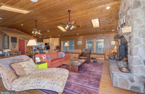 Cabin in Lost City WV with Hot Tub and Pet Friendly - Foto 29