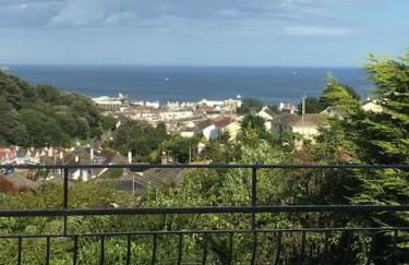 3 Bedroom Bungalow with great Sea Views, Private Hot Tub & Gardens - Foto 39