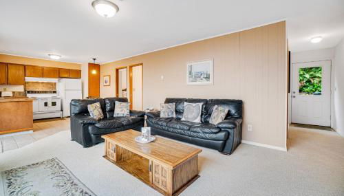 Radar Road Retreat Vacation Rental - Photo 3