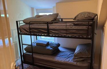 Large Traditional, Sleeps 8, 2 baths, Train, Tram, Pubs, Hucknall - Foto 28