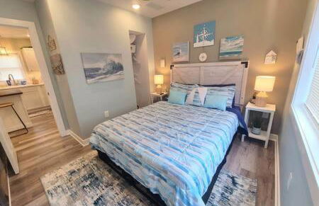 Stunning Lake Home w arcade and huge deck - Foto 37