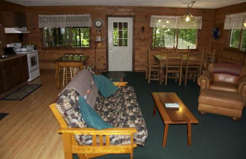 Secluded Rustic Cabin Rental in the Woods of Squaw Lake in Northern Wisconsin - Foto 2