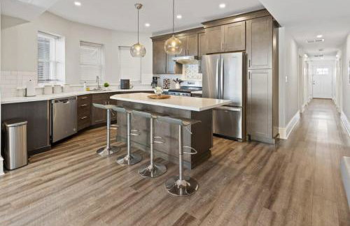 Luxurious 8BR Beach Duplex w Ocean Views - Photo 51