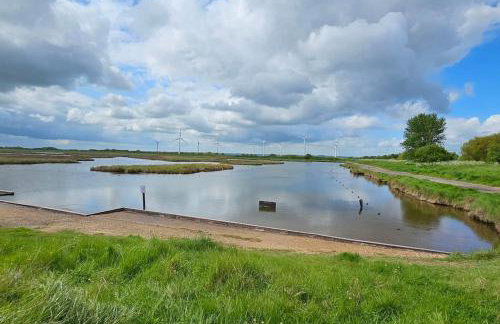 Humberston Boathouse Lodge & Hot Tub - Cleethorpes Beach Cabin Chalet - Foto 17