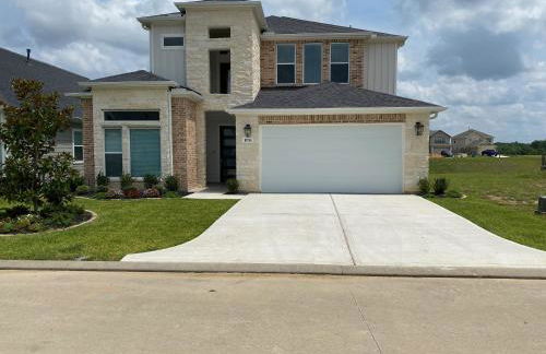 Waterfront Home, Amazing Views, 4 King Beds - Photo 1