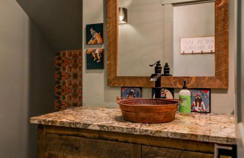 Camp 95 - Stunning Mountain Home - 4.5 Acres - Views - Hot Tub - Pet friendly - Private - Photo 40