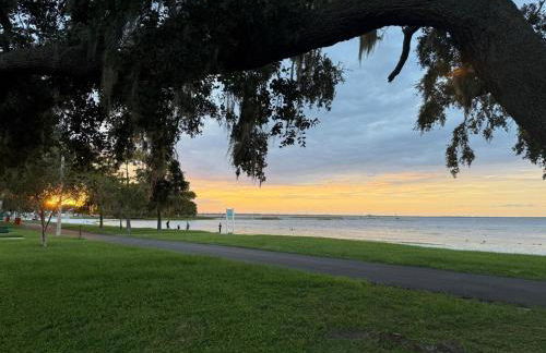 Family retreat with lake views and near Disney - Foto 17