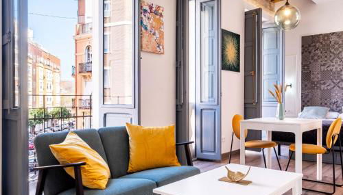 Beautifully Designed Studio with Lots of Natural Light - Photo 4