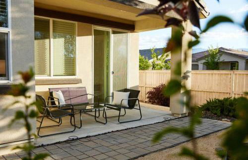 NEW Upscale House, Tahoe 30-min w/ Cal King - Foto 16