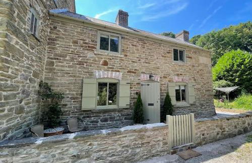 Former Corn Mill Cottage on the North Wales coast - Photo 1