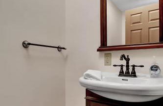 5 Bedroom Suites Hot Tub Jacuzzi Tub & Game Room - Photo 37