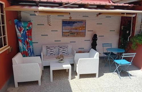 Seafront little House - Photo 1