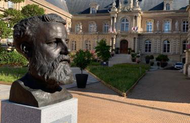 Vue exceptionnelle sur la place Gambetta Plein centre cafés restos idéal séjour pro ou en famille - Foto 38