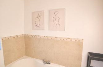 Modern Cosy 2-Bed Terrace with Private Garden - Foto 25