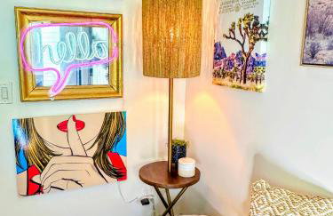 The Twin Palms Art House - vibrant, design-centric oasis, 2 mi to dowtown PS ID 3629 - Foto 14