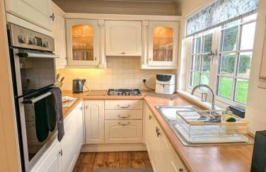 Luxury 2 Bed Cottage with Log Fire Hot Tub & Sauna - Foto 2