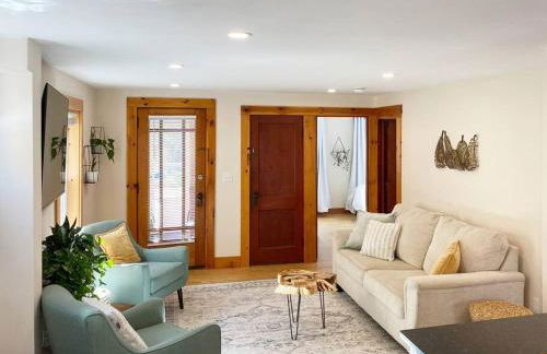 Cozy 3 Bedroom Getaway with Hot Tub - Foto 3