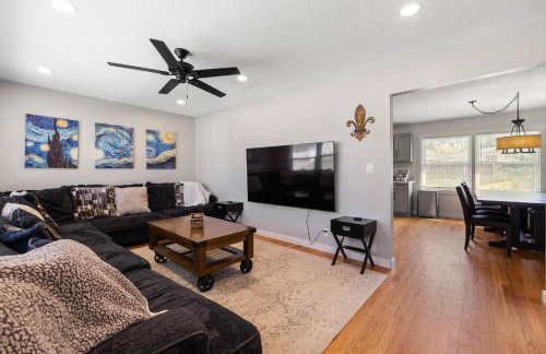 Newly Renovated 5BR 2 Living Rooms Sleeps 10 - Foto 1