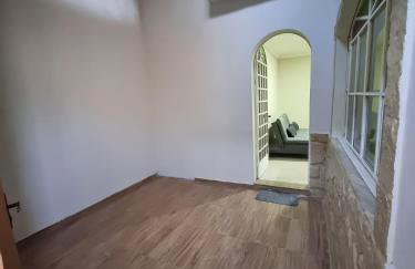 Super Confortável, WiFi Rápido, Garagem Coberta, 2 Banheiros, Suíte, 3 Quartos, Microondas, Cozinha Grande Completa, Mesa de Jantar Grande, Entrada Privativa, Perto do Shopping Pátio Matosinhos, 5 min do Centro Histórico - Foto 51