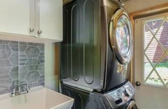 Riverfront Paradise w/ Hot Tub--Little River House - Foto 7