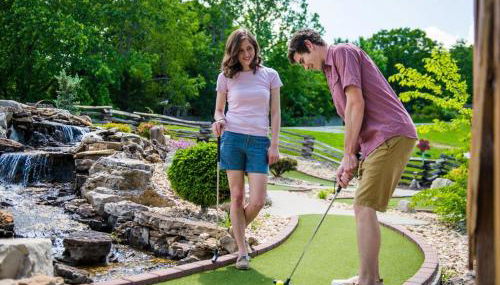 Luxury Lakefront Chalet Resort 2 Pools FREE Amenities Dock MiniGolf Waterslide - Foto 2