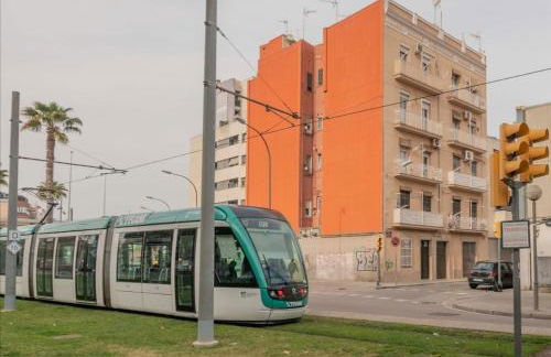 Playa a pie y a 15 minutos de Ramblas y Plaza Catalunya en metro - Foto 10