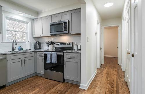 4 Bedroom Plaza Charmer Pet Friendly - Photo 17