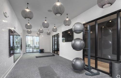 Modern 2BR Condo Near Railroad Park and UAB - Foto 43