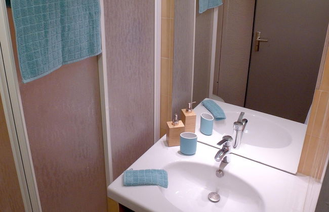 Apartment With Balcony or Terrace - Photo 9