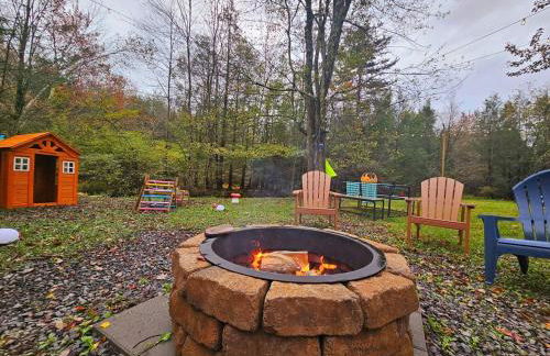 Creekside Family Dreamland - Hot Tub, Firepit, Arcade - Foto 42