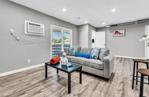 Welcoming 2BR Apartment Near Campus and Shops - Foto 12