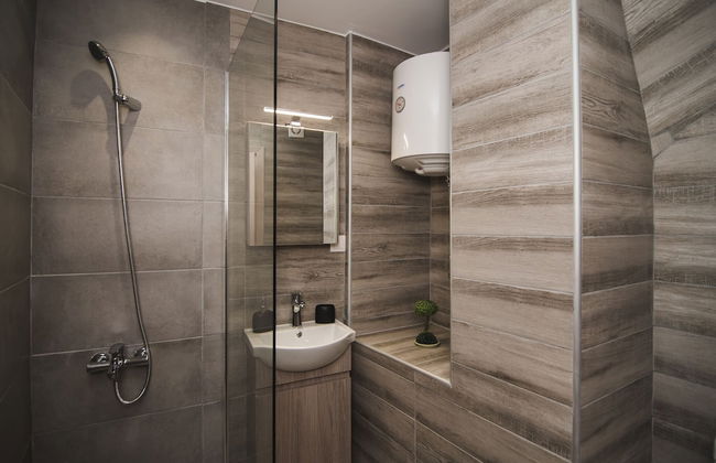 Contemporary Studios Historic Center - Photo 23