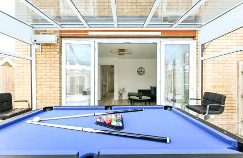 Swan's Place - Large 4bed home, Sleeps 9, Parking x2 & Games room - Foto 48