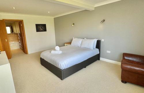 Stunning 7 Bedroom Escape Near New Forest and Beach - Large Garden - Serene Setting - Sleeps 14 - Foto 25