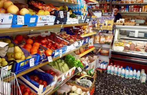 Casa Celestine in Via Orsini Isolabona Liguria Italy Sleeps 5 - Foto 55