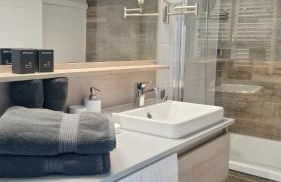 Sable & Pampas - Meublé de Tourisme 5 étoiles - Vue Panoramique & Terrasse - Climatisation - Plage à 200m - Foto 16