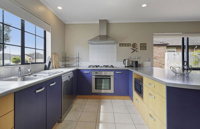 Spacious Family Home -Fully Fenced Yard - Foto 15