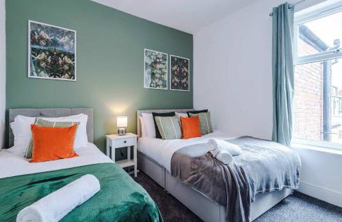 Spacious 3 Bed in Manchester by 53 Degrees Property, Perfect for Group Stays, Sleeps 8 with Free Parking! - Foto 15