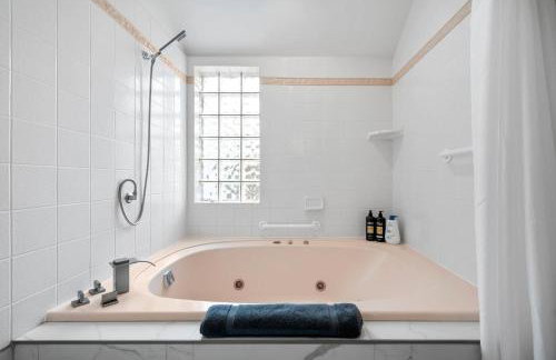 Miramar Penthouse Coastal Elegance in the Heart of Half Moon Bay - Foto 26