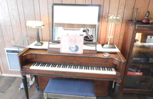 Miners Choice 3 Bedroom on Main St Bonus Rooms Sleeps up to 9 TV WIFI Piano - Foto 44