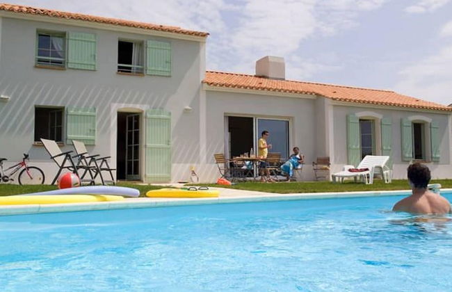 Spacious Villa With a Private Pool on a Golf Course in Loire - Foto 39