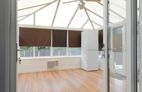 Comfy stays, Rotherham for contractors & Families, spacious, conservatory, free parking, wifi, 3BDR - Foto 43