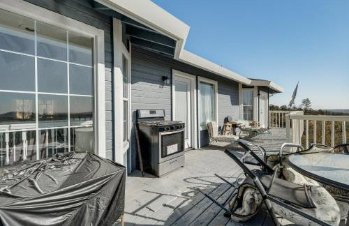 Water Views and Decks Spacious La Grange Retreat - Foto 25