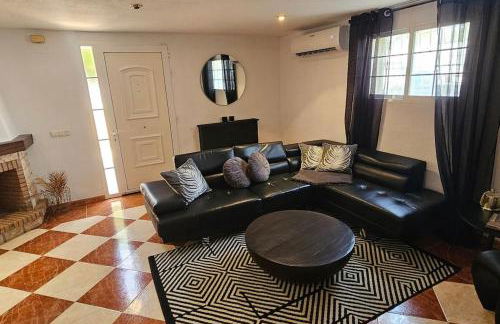 Apartment in big house with private pool & large outdoor space - Photo 9