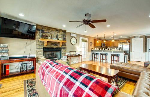 Lakefront Sparta Retreat with Dock and Game Room - Foto 8