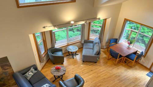 The River House with Deck, on McKenzie River! - Photo 3