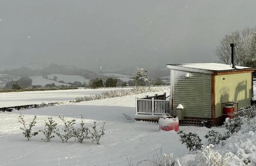 Cuddles & Bubbles Cozy Cabin with jacuzzi spa hot tub - Foto 9