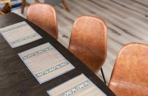 Modern Escape w Mountain Views Fire Pit & Swing - Foto 45