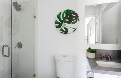 Upscale 4BR Townhouse Sleeps 8 with Fast WiFi - Foto 12